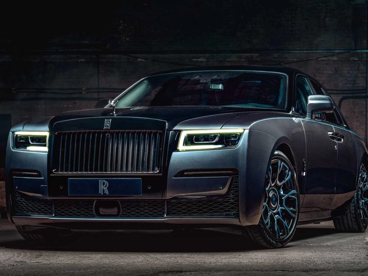 Rolls-Royce Black Badge Ghost: Впечатляваща цена от 985 000 лв.