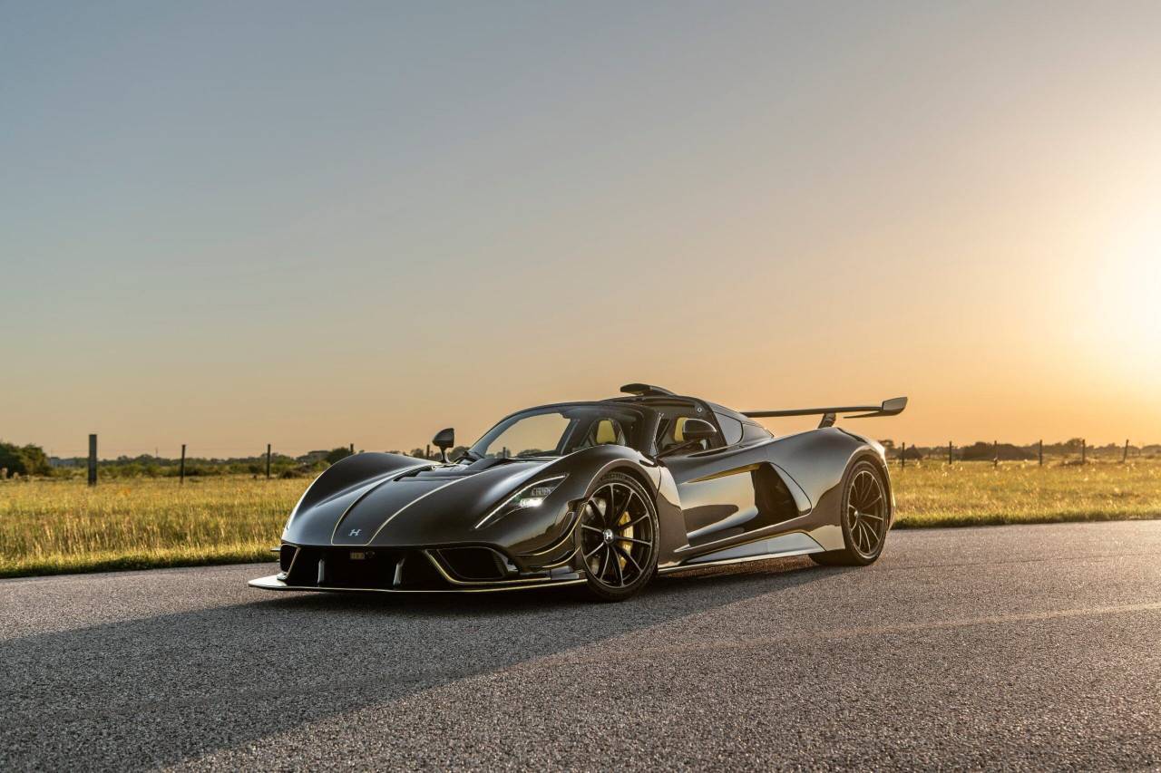 Катастрофа с 400 км/ч: Тестов пилот на Hennessey в шокиращ инцидент Катастрофа с 400 км/ч: Тестов пилот на Hennessey в шокиращ инцидент
