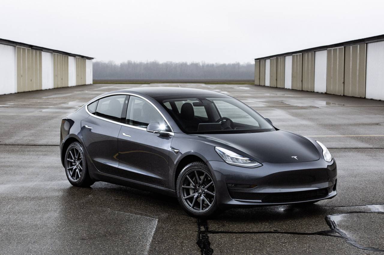 Tesla представя обновения Model Y: Тестовете вече започнаха Tesla представя обновения Model Y: Тестовете вече започнаха