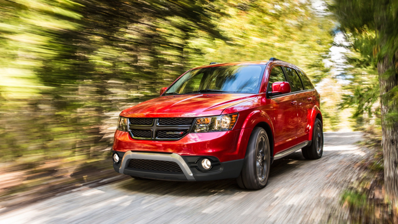 NHTSA разширява разследването на Dodge Journey за дефектни електрически прозорци и заключващи системи