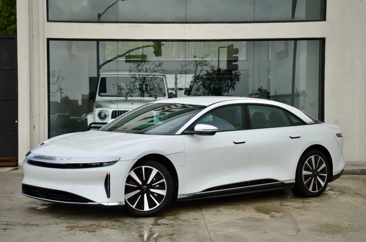 Изгодни лизинг оферти за Lucid Air Pure седан