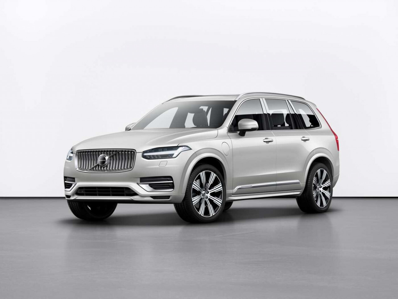 Новото Volvo XC90: революция в луксозния SUV сегмент