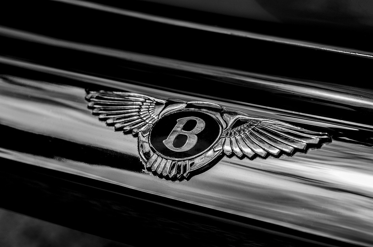 Шефът на Bentley: хората предпочитат луксозни автомобили с бензинови двигатели