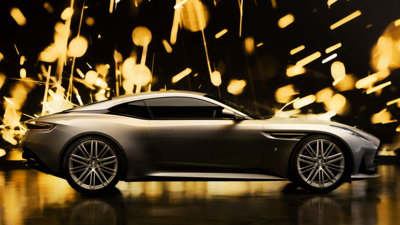 Aston Martin DB12 Goldfinger: 60 години Бонд в стил и лукс