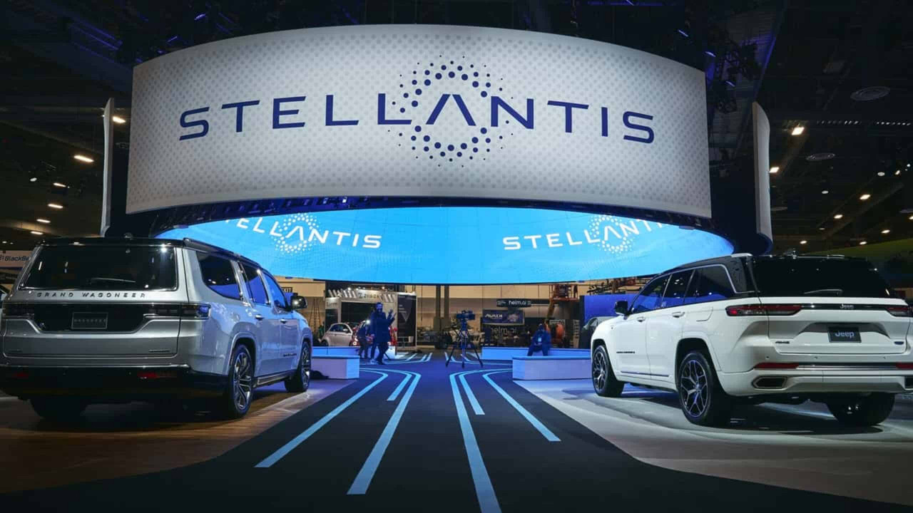 Stellantis намалява производството на автомобили с гориво, за да избегне глобите за емисии в Европа и Северна Америка