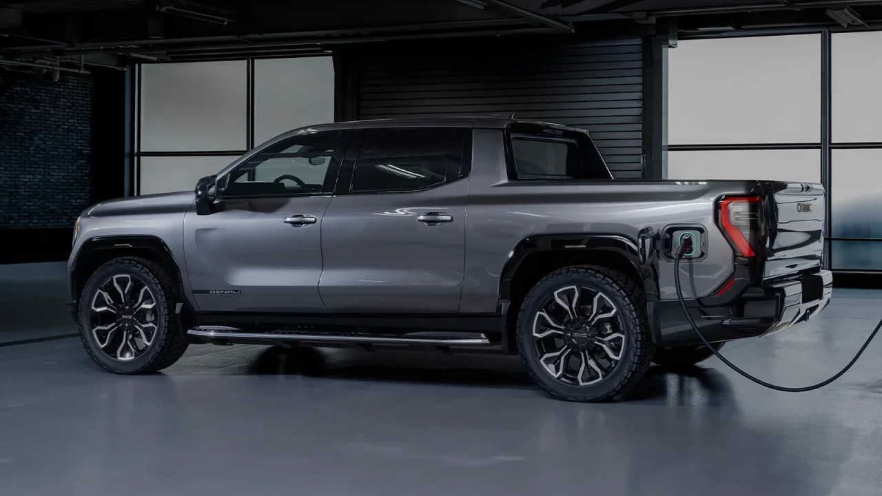 GMC Sierra EV Denali 2025: Цена и пробег до 740 километра