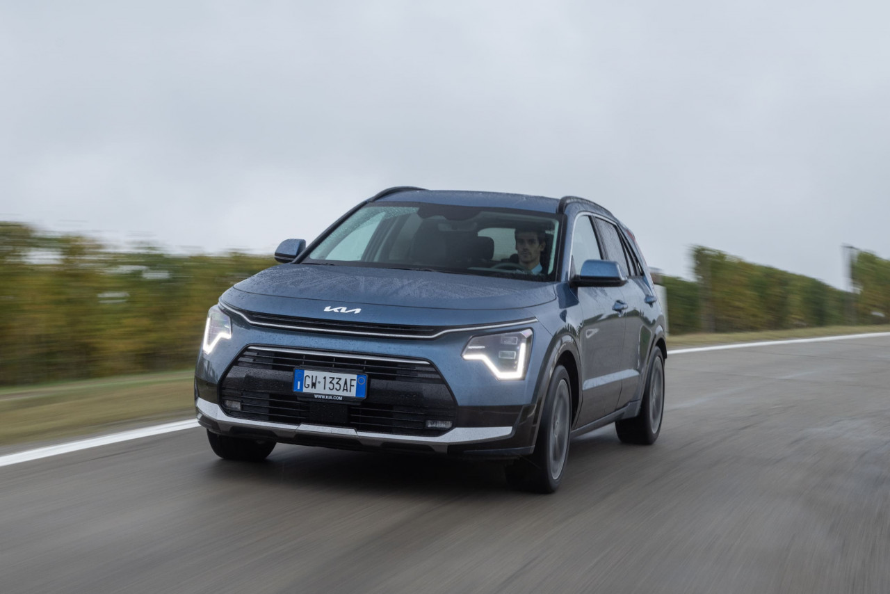 Kia пуска хибрид с 1600 км пробег?