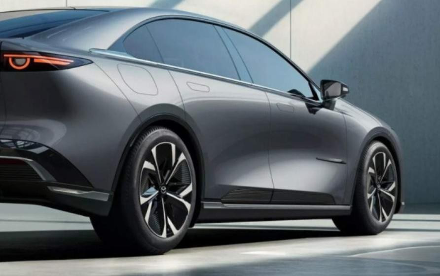 Mazda пусна евтин ЕZ-6