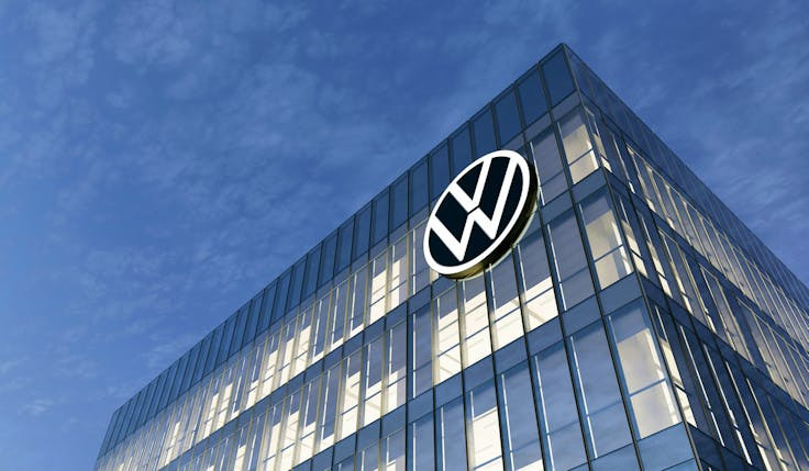 Volkswagen готов за съкращения на заплати