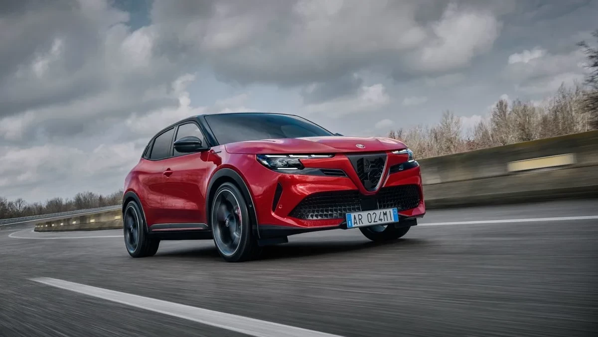 SUV Alfa Romeo Stelvio с 3.0L 6 цилиндра?