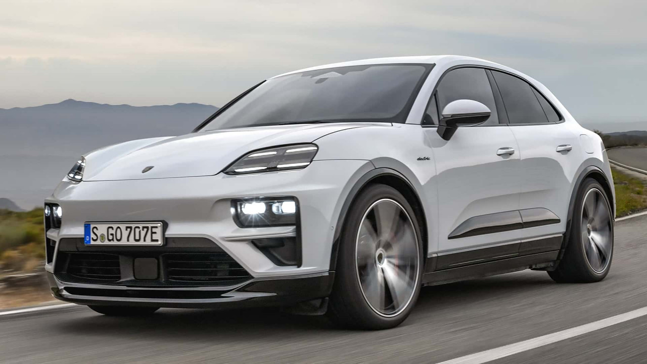 Porsche изтегля Macan EV заради проблем с яркостта на фаровете