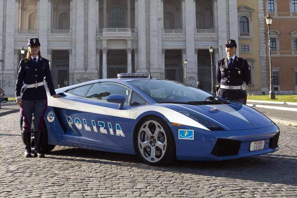 Lamborghini празнува 20 години сътрудничество с италианската полиция