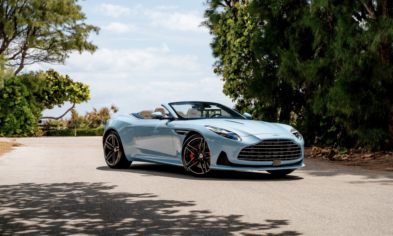 Aston Martin DB12 Volante - Palm Beach Edition: Ексклузивен лукс Aston Martin DB12 Volante - Palm Beach Edition: Ексклузивен лукс
