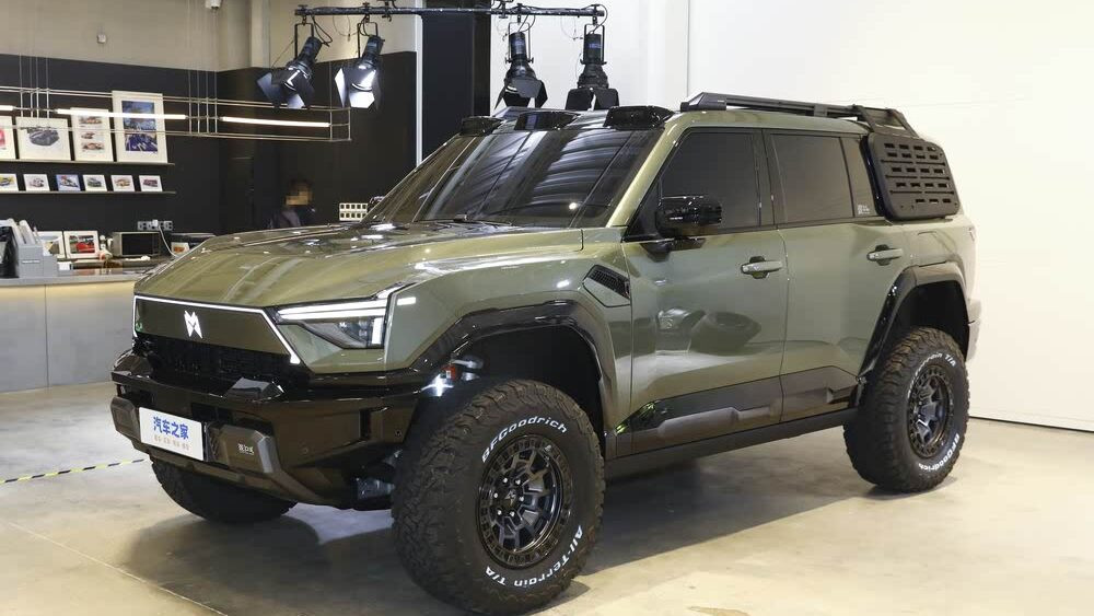 Dongfeng представя нов хибриден SUV Warrior M817