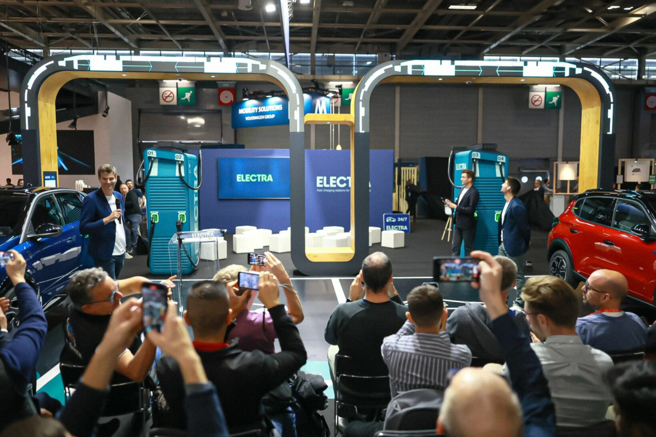 Electra представя първата станция за зареждане на електрически автомобили с помощта на слънчева енергия Electra представя първата станция за зареждане на електрически автомобили с помощта на слънчева енергия