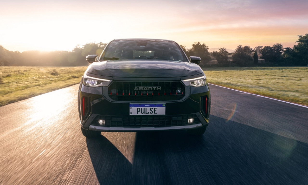 Фейслифт на Fiat Pulse Abarth през 2026 Фейслифт на Fiat Pulse Abarth през 2026