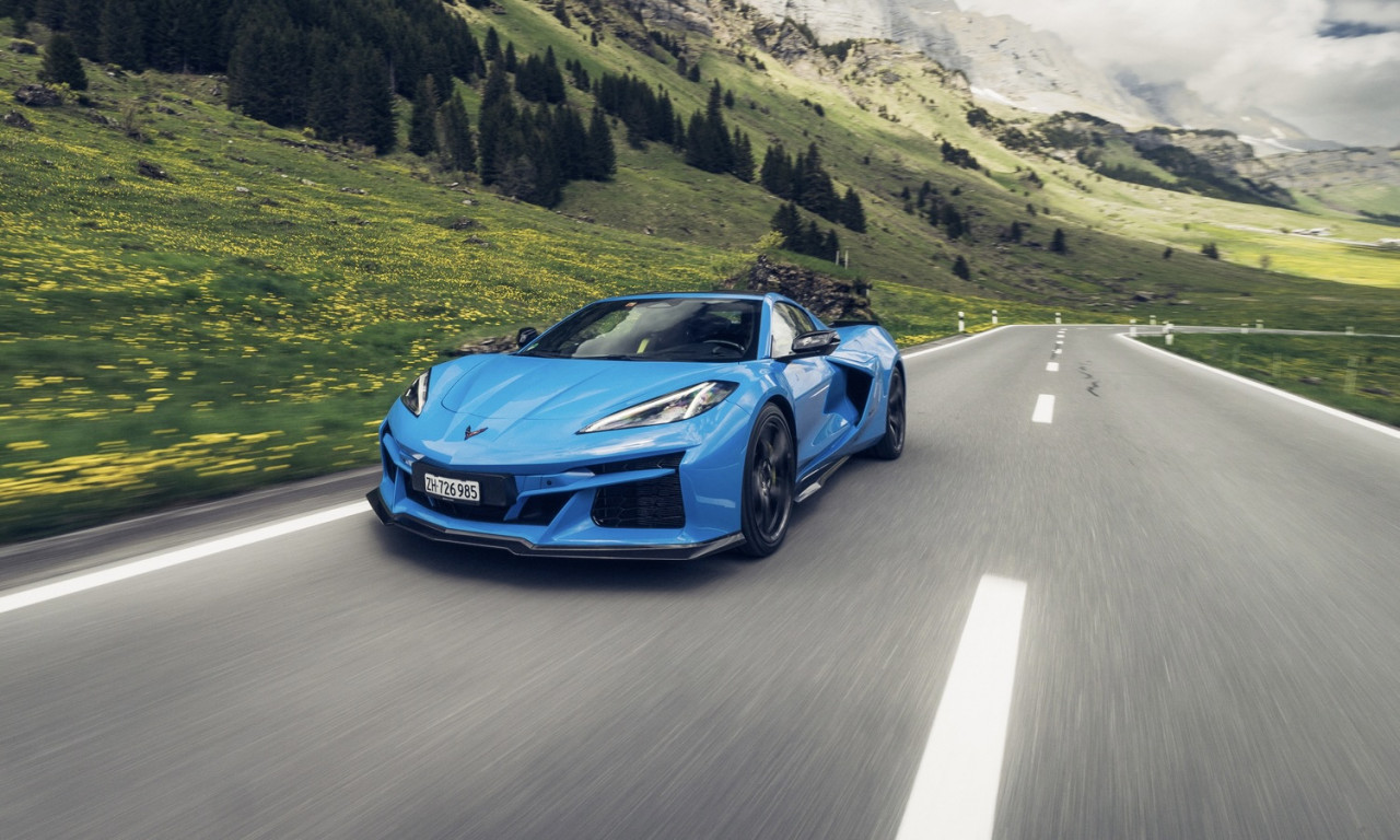 Chevrolet Corvette E-Ray: Първият хибриден модел е вече достъпен в Европа Chevrolet Corvette E-Ray: Първият хибриден модел е вече достъпен в Европа