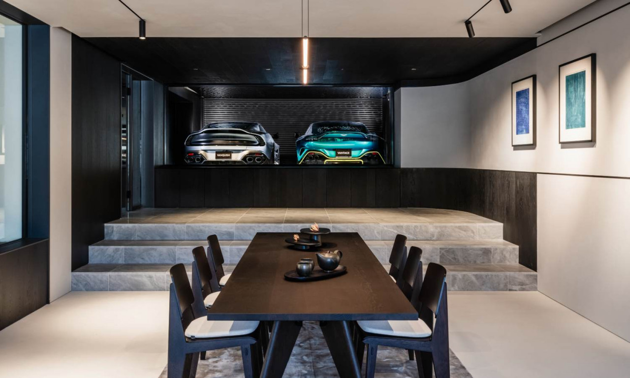Така изглежда луксозната къща на Aston Martin в Токио
