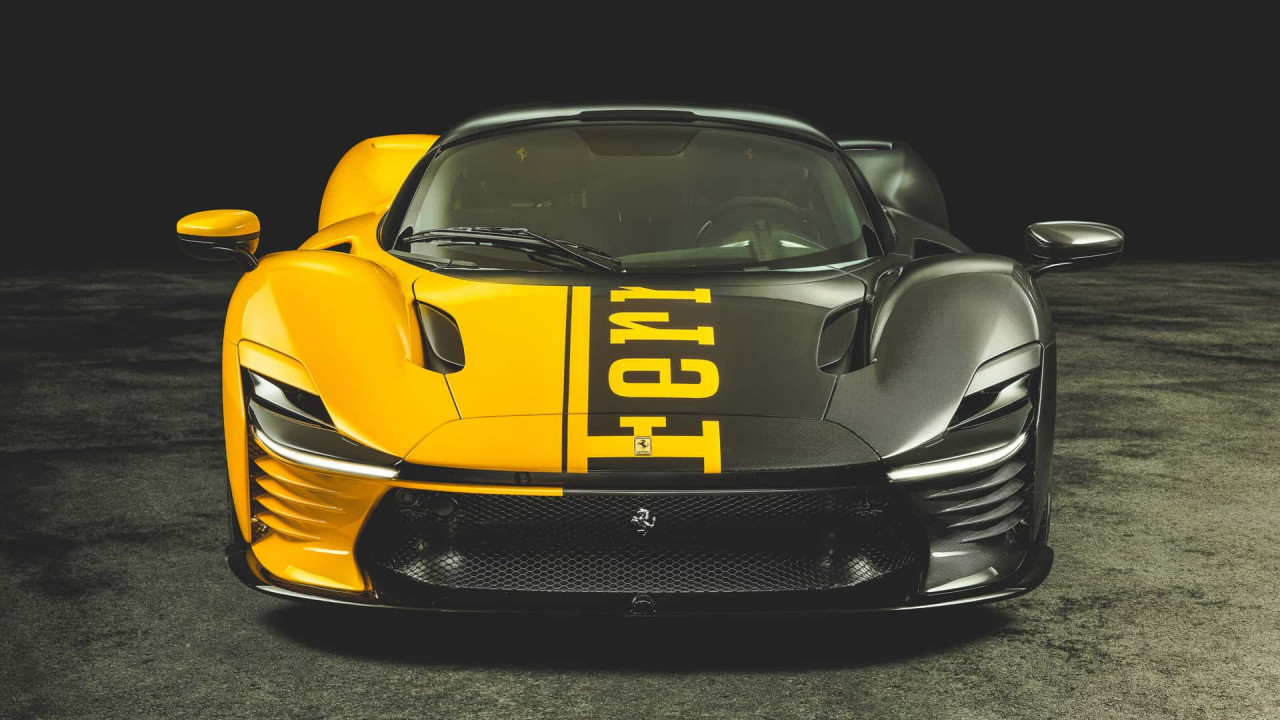Ferrari възражда суперавтомобил със средноразположен V12