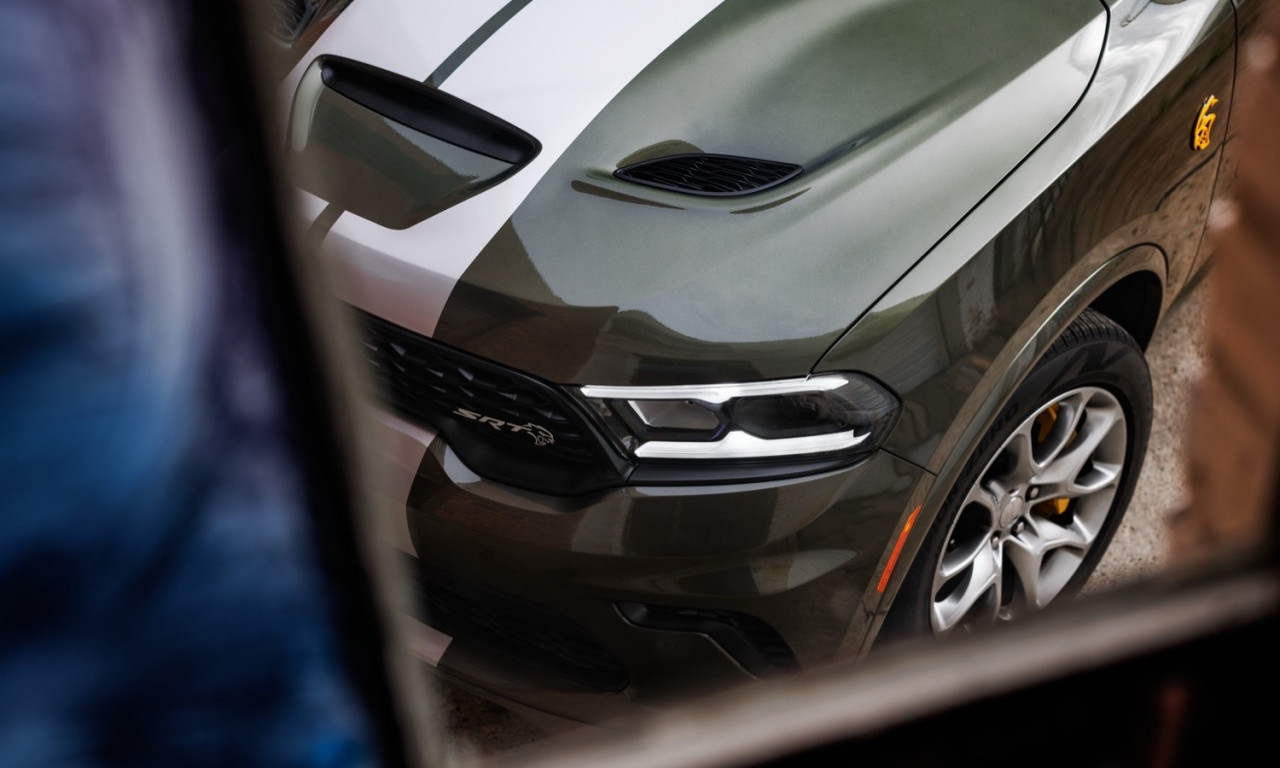 Dodge Durango SRT Hellcat Jailbreak 2026 залага на 710 к.с. Dodge Durango SRT Hellcat Jailbreak 2026 залага на 710 к.с.