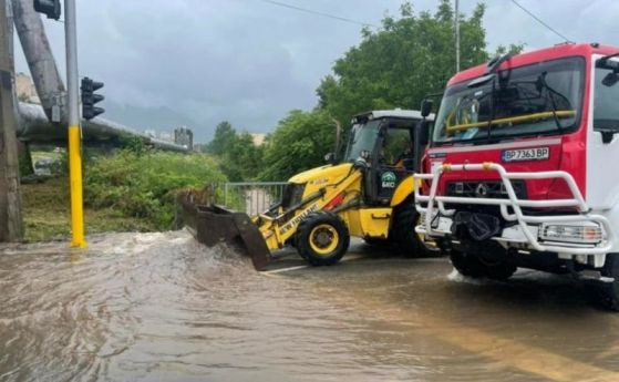 Проходът Петрохан остава затворен, част от пътя липсва