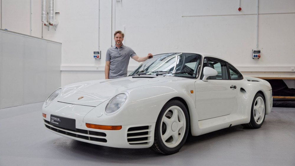 Ветеранът от Формула 1 Ник Хайдфелд представи фабрично реставрираното си Porsche 959 (Снимки)