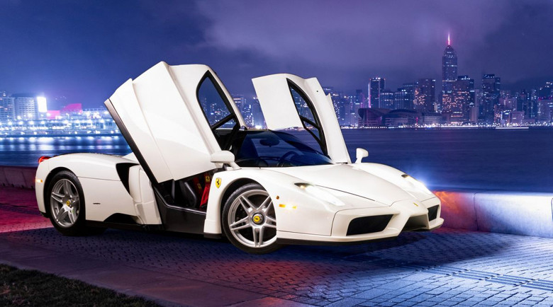 Единственото бяло Ferrari Enzo в света се продава