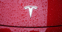 Tesla изтегля близо 1,1 милиона автомобила в САЩ, за да актуализира софтуера за прозорците