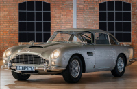 Aston Martin DB5 на Джеймс Бонд беше продаден на търг за 3,2 милиона долара