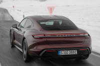 Porsche иска да използва 3D холограми, за да комуникира с другите автомобили