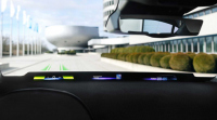 BMW превръща предното стъкло в гигантски дисплей