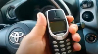 Как се краде кола с помощта на Nokia 3310 (Видео)