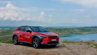 Тестваме първото EV от Toyota