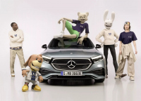 ВИДЕО: Mercedes си партнира със Superplastic за колекция от дрехи и играчки от висок клас