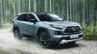 Toyota RAV4 получи нови фарове, но двигателите остават същите