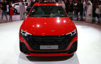 2024 Audi SQ8 прави публичен дебют на автомобилното изложение в Женева… в Катар (ВИДЕО)