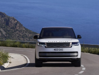 Новият Range Rover може да бълва двигателно масло по пътя