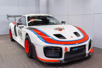 Искаш ли да си купиш това Martini Porsche 935 за Коледа?