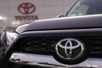 Toyota спира доставките на 10 модела