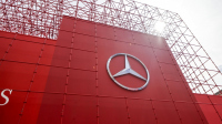 Mercedes-Benz намалява целта си за продажби на електромобили заради отслабващото търсене