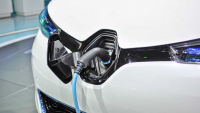 Производителите на електромобили се притесняват от липсата на единен стандарт за зареждане в Европа
