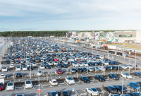 Tesla изграджа 500 точки за безплатно зареждане на паркинга на гигафабриката си в Берлин