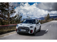 Тест драйв: Новото MINI Countryman e още по-забавно и приятно за каране