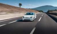 Tesla дава безплатен месец използване на автономното управление 