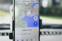 Apple CarPlay и iPhone с нови функции в Google Maps: Какво трябва да знаете