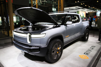 GM патентова подвижен сенник подобен на Rivian