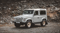 Land Rover възражда стария Defender V8 за впечатляваща сума