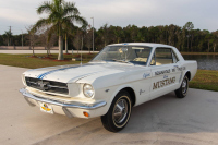 Оригиналният Ford Mustang Indy pace car имаше състезателен двигател GT40