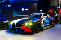 BMW M4 GT3 Evo излиза на пистата за своя първи старт