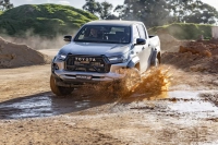 2026 Toyota Hilux GR Sport с нов прочин на OFFROAD усещането